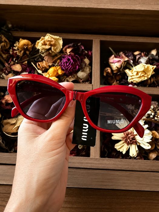 Ochelari de soare model cat-eye roșii – noi