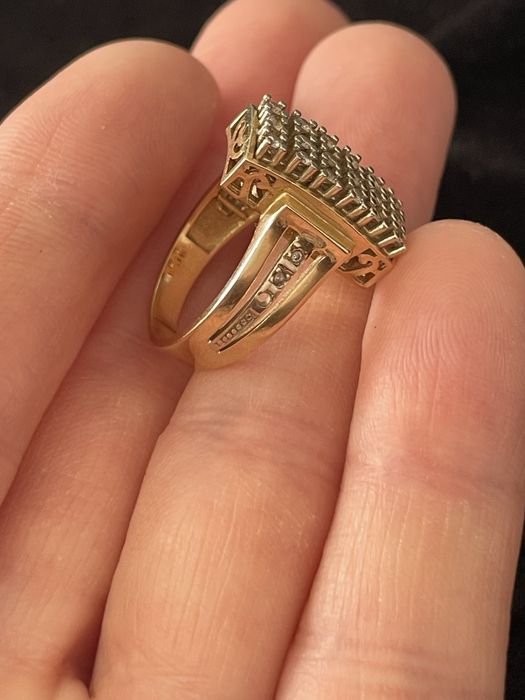 Продам Золотой набор. Кольцо и серьги.