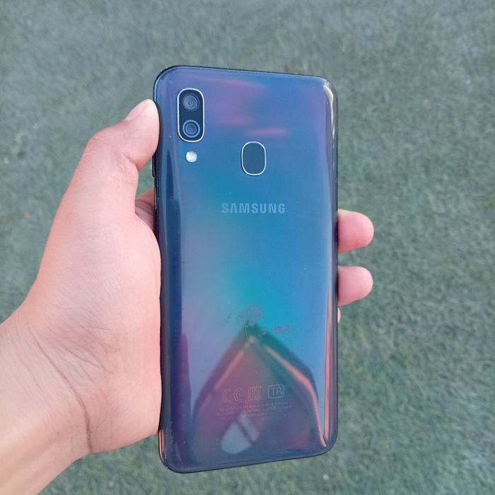 Телефон Samsung a40 64gb