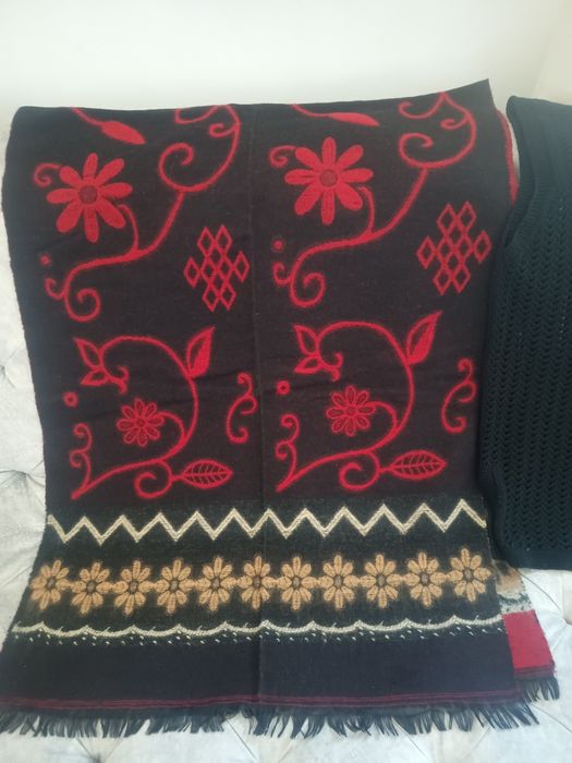 Vesta tricotata cu sal din lana. Cadouri incluse