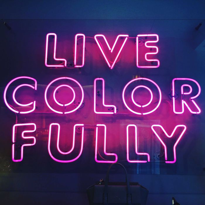 Biz neon xizmatlarini taklif qilamiz.