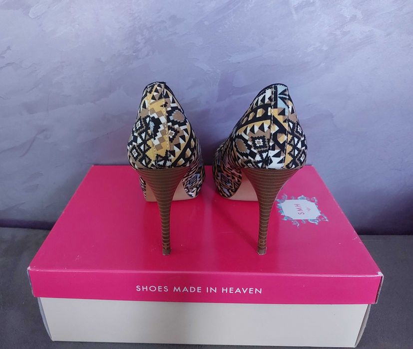 Обувки на висок ток номер 37