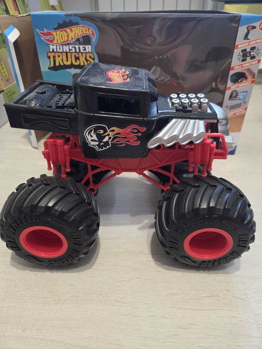 Mașină cu telecomandă Hot Wheels Monster Truck Bone Shaker ca NOUĂ