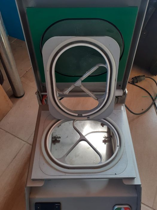 Masina profesionala Sigilat Caserola Cliopack 32 Germania