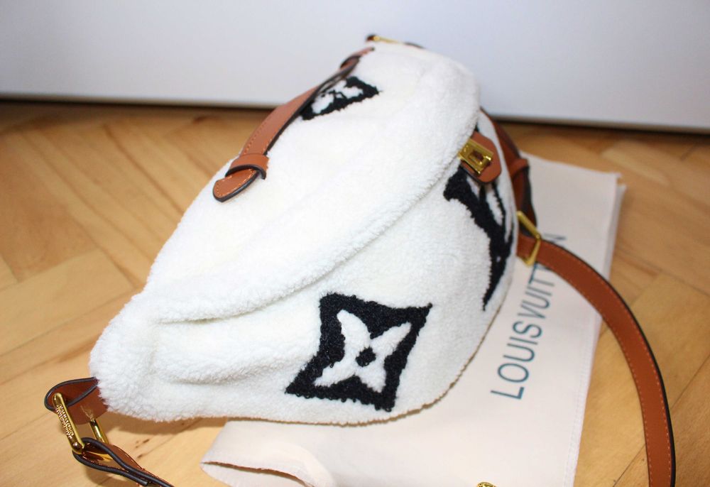 Чанта за кръст Louis Vuitton Bumbag