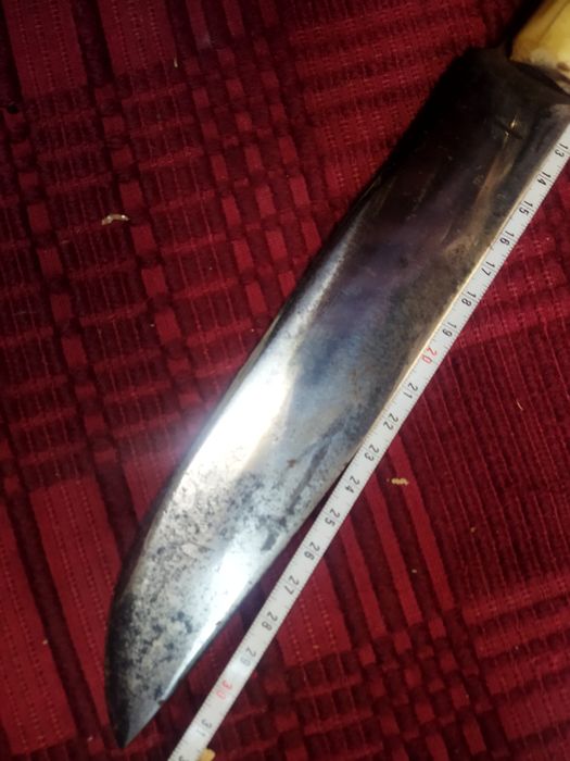Стар овчарски нож с кокалени чирени