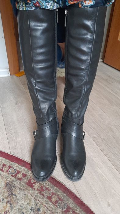 Продам зимние сапоги Баскони