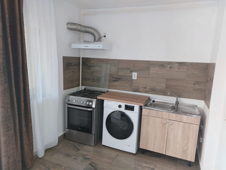 Închiriez garsoniera în vilă