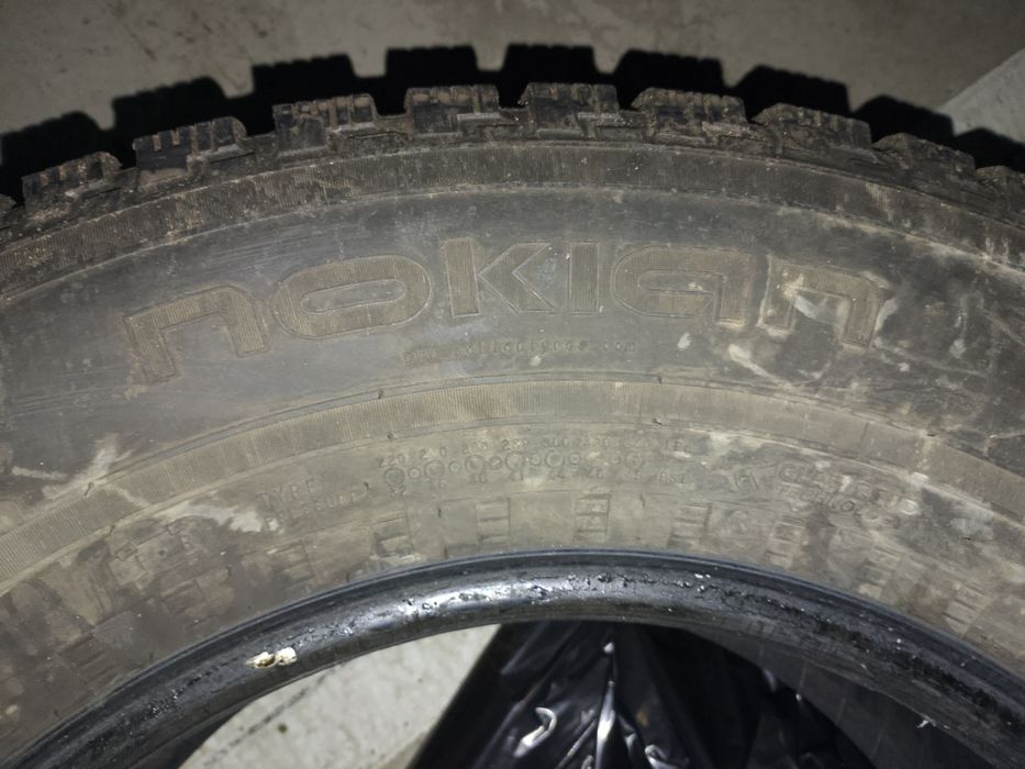 Продам зимние шипы шины