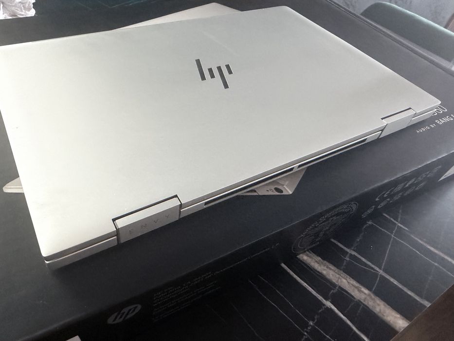 Лаптоп HP ENVY x360 convertible тъчскрийн 13 инча