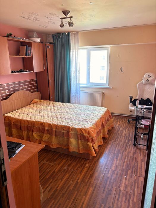 Apartament de vânzare, 4 camere decomandat