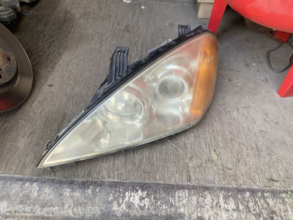 Продам левую передний фара от кайрон