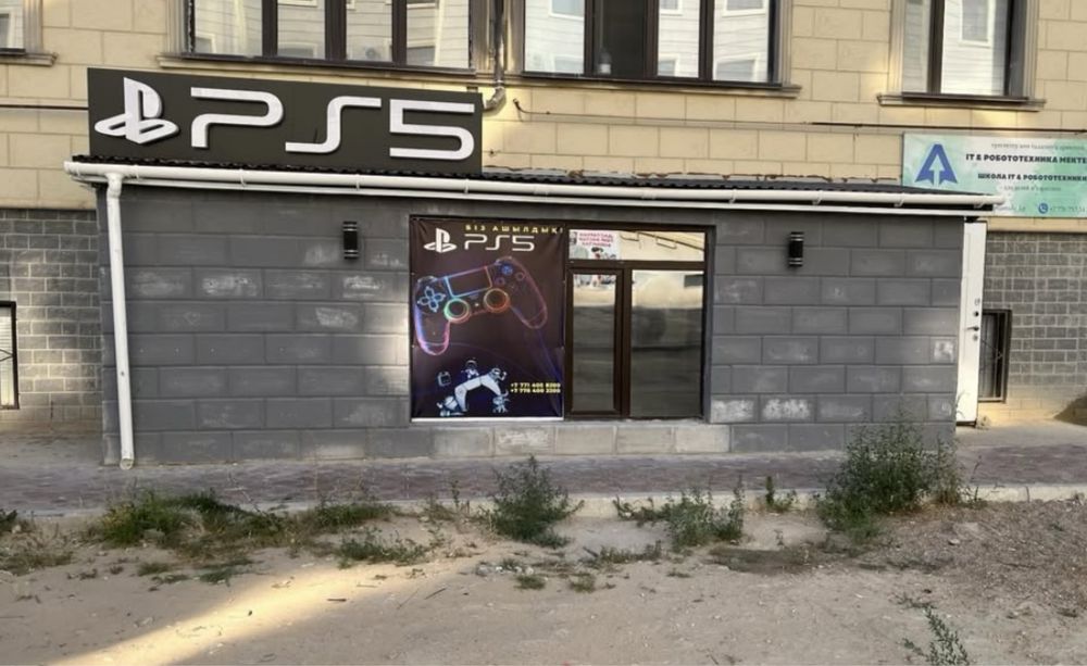 Вывеска PS5 , светится