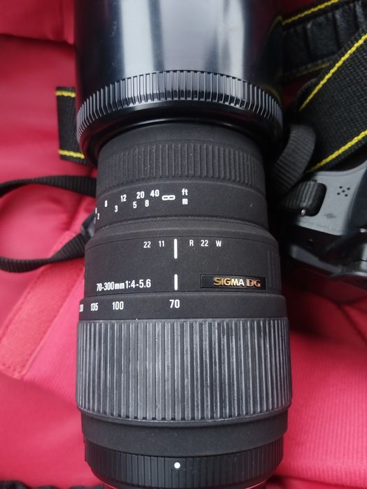 Nikon D3200 + Obiectiv 18-55 Nikon + Obiectiv Sigma 70-300mm