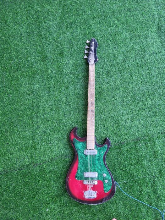 2 гитара сатылады. Бағасы бірге 70,000 тг