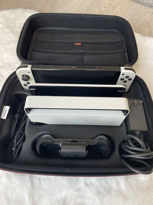 NINTENDO SWITCH Oled gen 1 in stare perfecta +jocul Cult of the Lamb