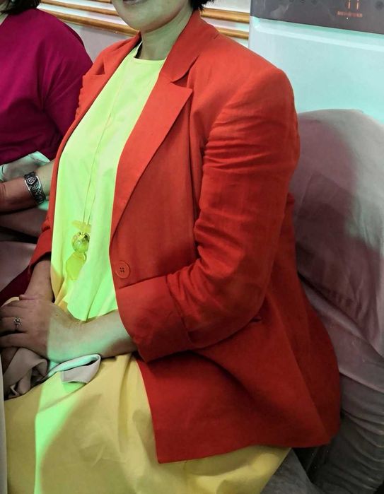 Сарафан жёлтый, пиджак оранжевый. Размер 48-48