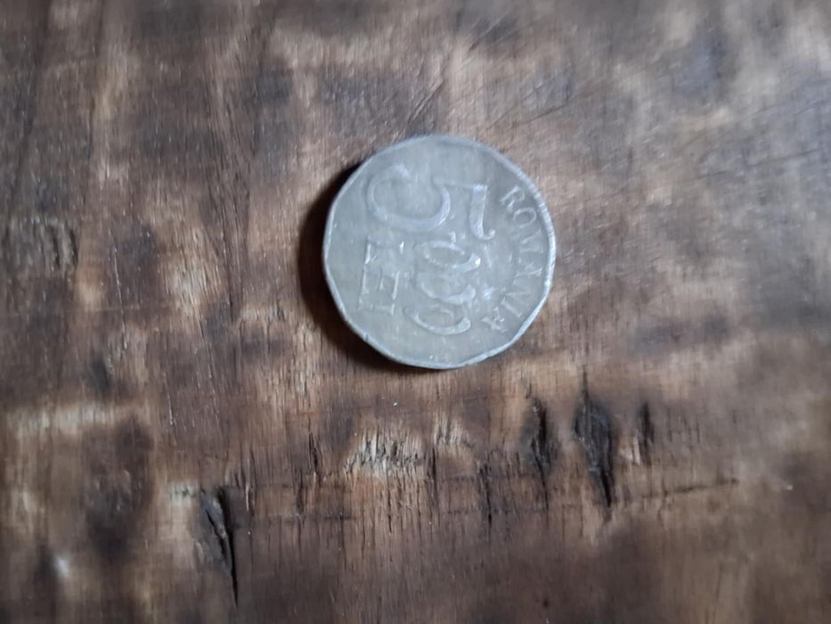 Vând monede și un ceas cu o mașină ele sunt de colecție  de tuns manoa