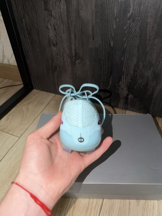 Продам новые оригинальные бутсы Nike Tienpo 43его размера