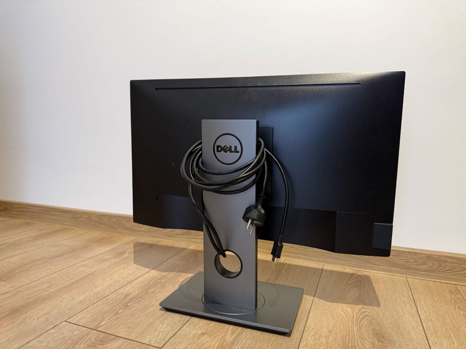 Dell - LED - 23.8 inch - Full HD - DisplayPort - HDMI - 5 USB uri- VGA