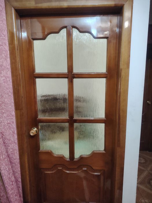 Продам двери дерево в белорусь