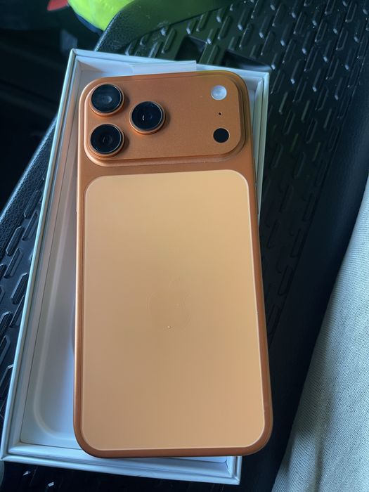 Vand telefon iphone 17 pro max