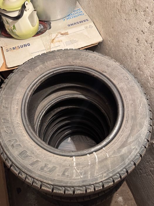 Продам зимние шины (липучка) в отличном состоянии