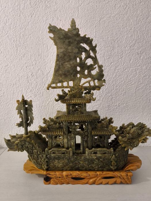 Продавам голям Китайски нефритен кораб антикварен