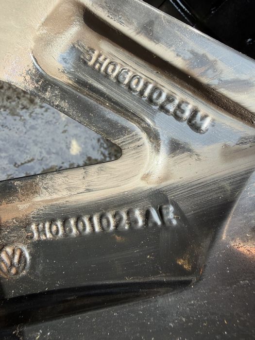 Jante / Roti VW Golf 8 R Line : 225 40 18, Dot 2024 VARA