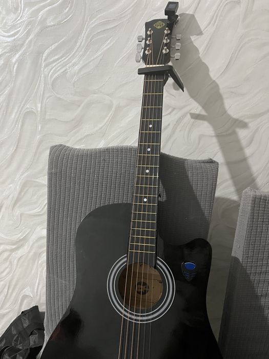 акустическая гитара