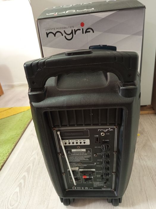 Boxă portabilă  cu bluetooth 
Boxa vine îns