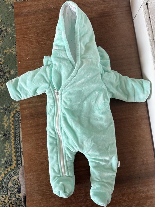 Продам комбинезон для новорождённых