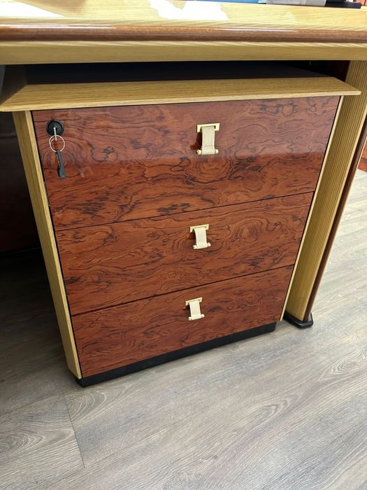 Продается офисная мебель в отличном состоянии