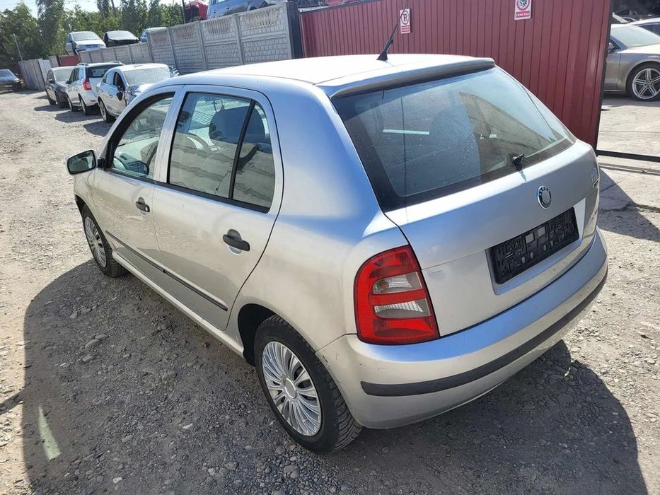 Dezmembram Skoda Fabia 1 usa fata dreapta/usa spate dreapta/ haion spate