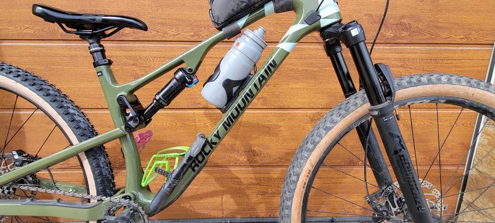 Rocky Mountain Element Carbon - най висок клас карбоново планинско колело с двойно окачване