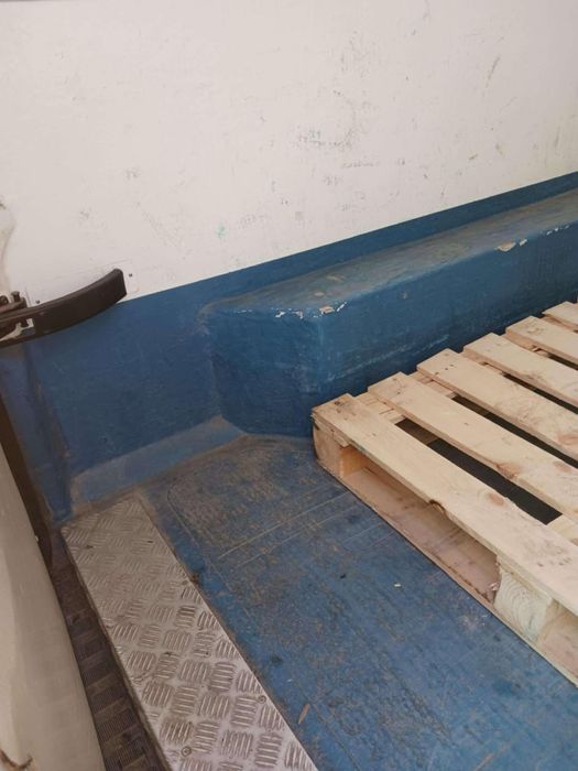 Буса се продава на части!Работеща хладилна камера!