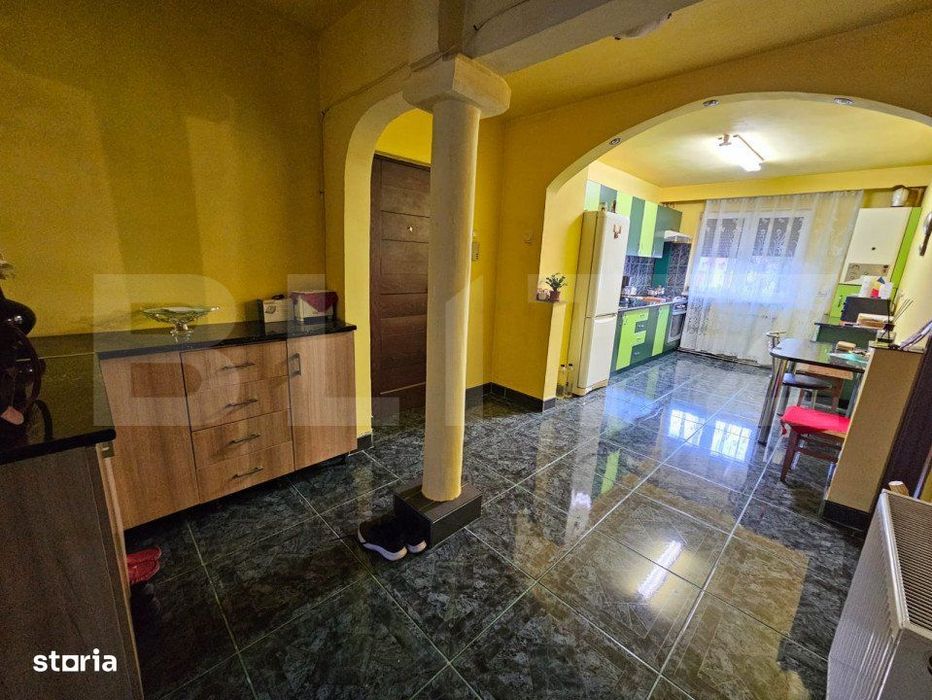 Apartament 3 camere, decomandat, 66 mp, etaj intermerdiar, zona Pietei