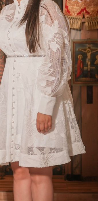 Бяла елегантна рокля