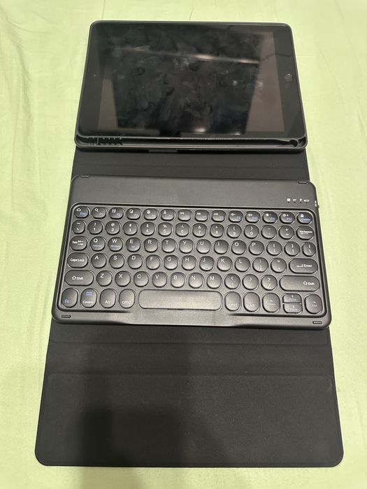 iPad 6th gen 128GB, 9.7 инча, 100% батерия