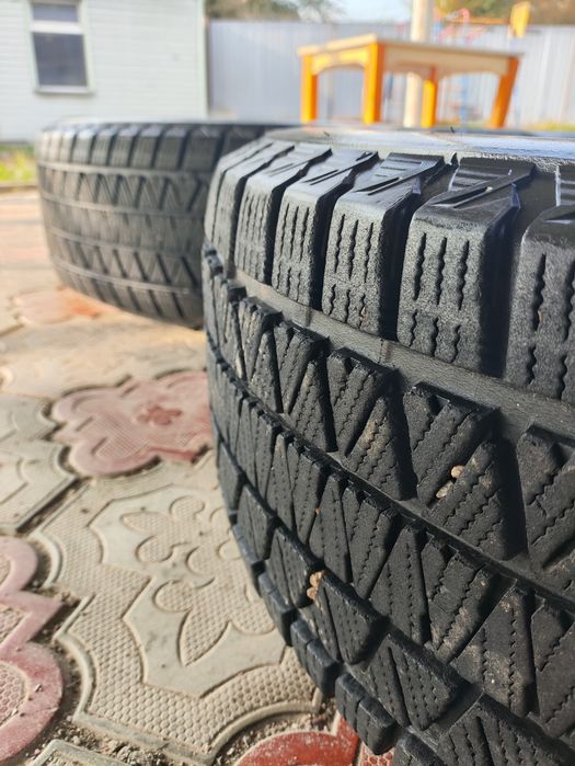 Продам зимние шины на Прадо