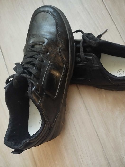 Почти нови мъжки обувки 42 номер