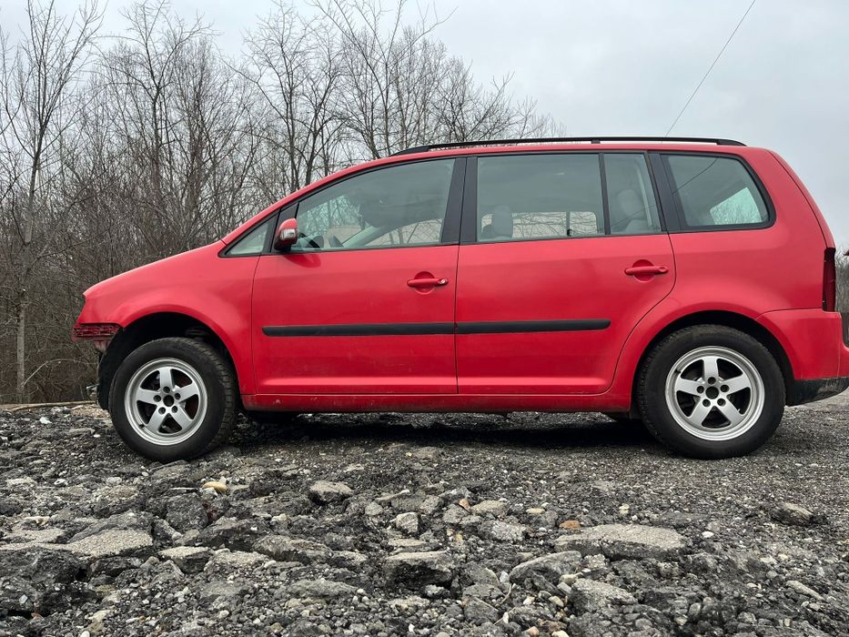 Dezmembrez Touran 1.6 FSI cod motor BAG