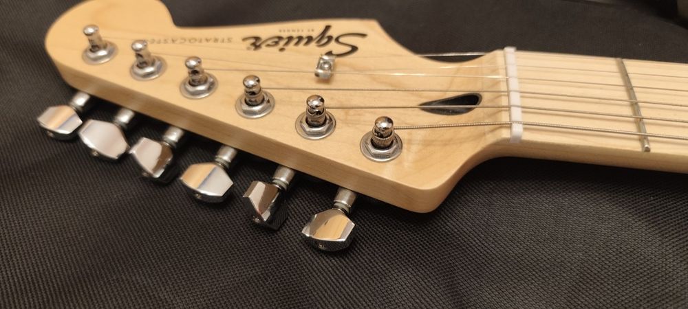 Chitara electrica Fender Squier Sonic Stratocaster Pack - 2-Color Sunburst