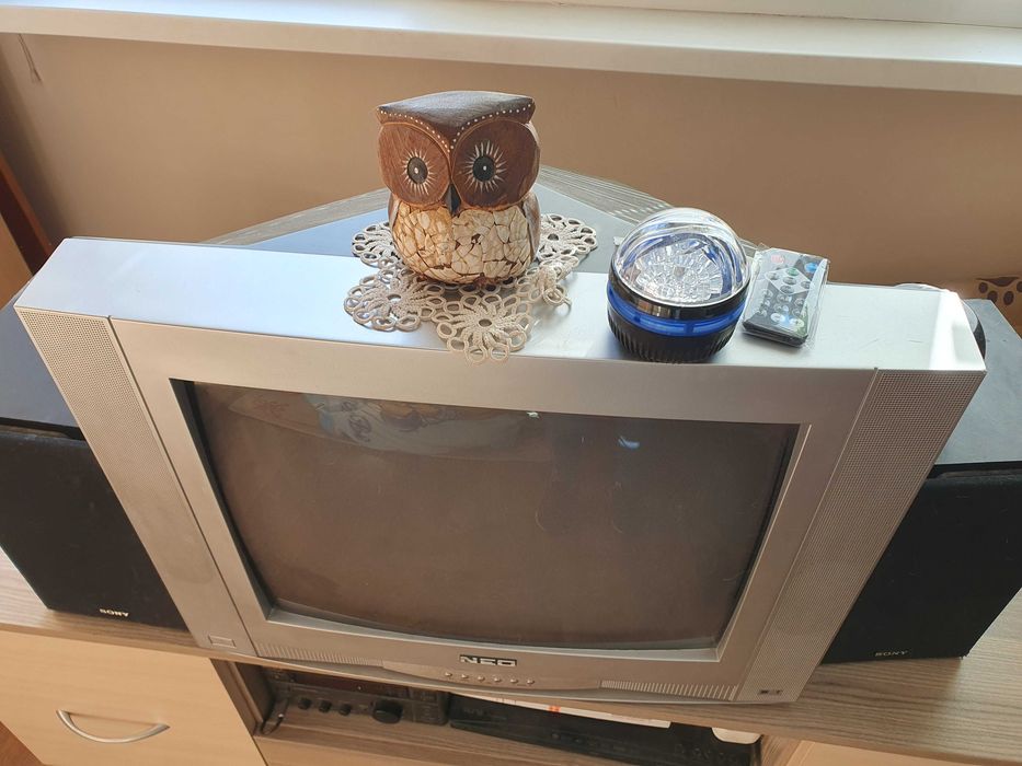 голям работещ телевизор Нео