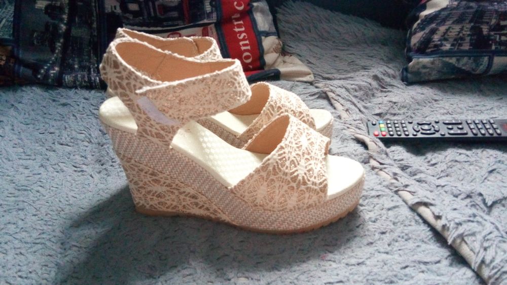 Босоножки летние