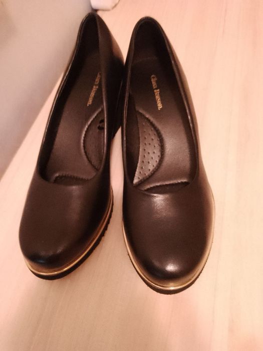 Нови черни дамски обувки