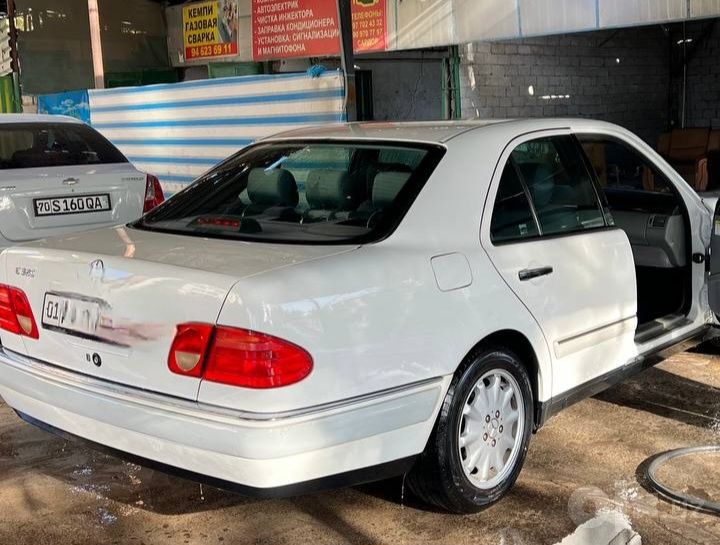 Продаётся  Мерседес-210 американка