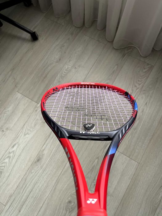 Vând rachetă de tenis Yonex Vcore 95 (16x20 / 310g) L3