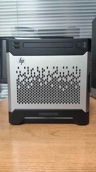 Сервер HP ProLiant MicroServer Gen8