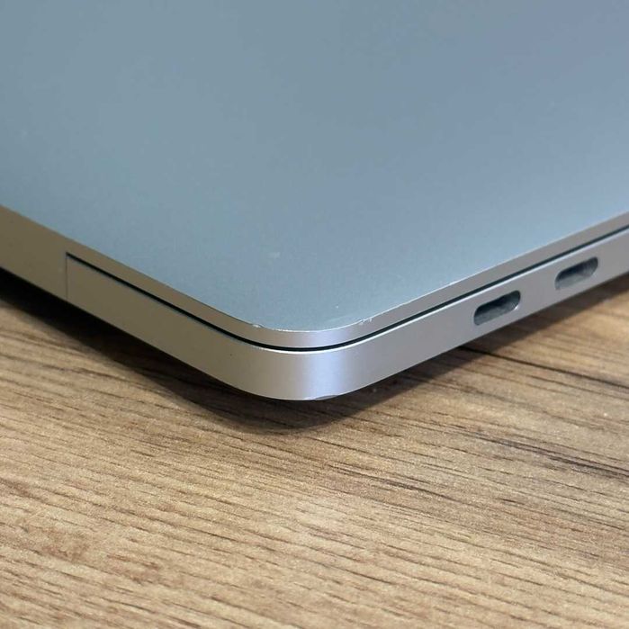 MacBook Pro 16 i9 2.4GHz SSD 1TB RAM 64GB DDR4 AMD Radeon Pro 5500M Silver - GARANTIE 12 LUNI | TrueGSM